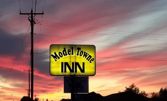 Model Towne Inn (Model Town Motel) - Web Listing